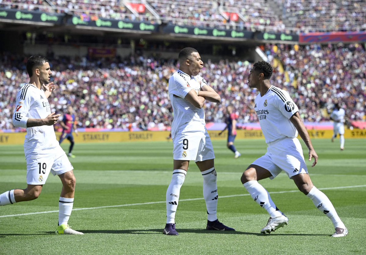 GioMbappe's tweet image. 🚨📊 Kylian Mbappé contre le FC Barcelone :

• 9 matchs. 🏟️
• 12 buts. ⚽
• 1 passe décisive. 🅰️