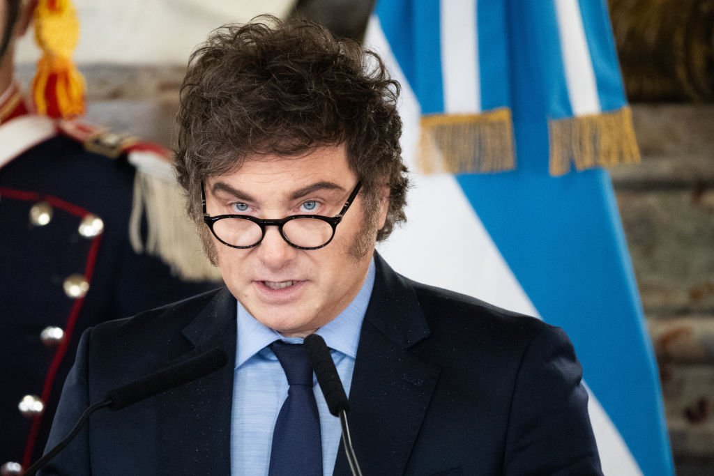 Pascal_Beuvelet's tweet image. « L’État est une organisation criminelle qui vit d’une source de revenus coercitive appelée impôts. »  
Javier Milei