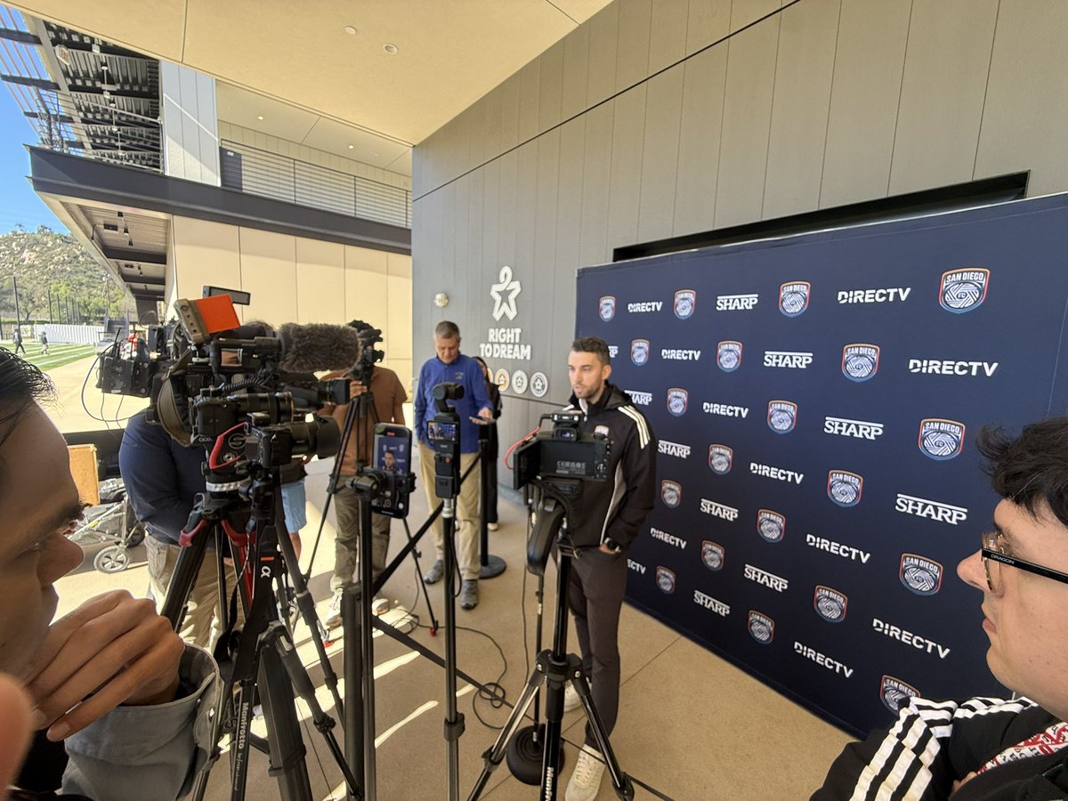 SanDiego_Futbol's tweet image. BREAKING NEWS:

Sporting Director Tyler Heaps told us this morning that Hirving “Chucky” Lozano is not in the sporting plans moving forward with the team.

The Mexican national is currently being shipped around, no loan spell or sale being confirmed at the moment.