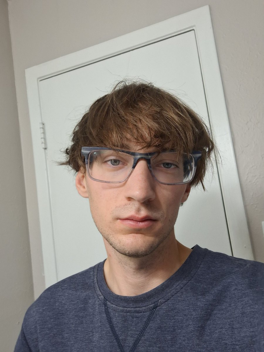 iEnglishBetter's tweet image. Random photo from last night before I went out

My hair finally looked decent for once