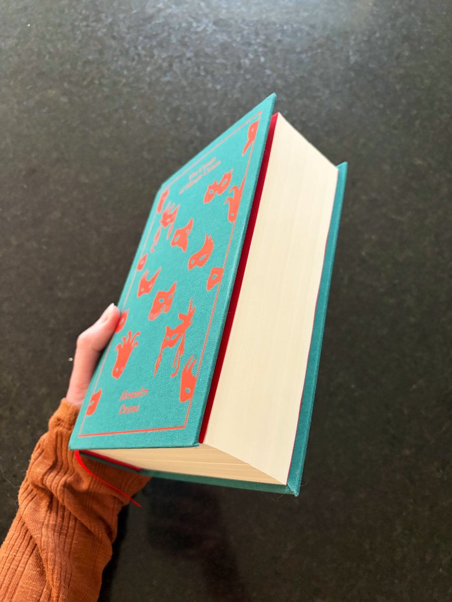 rewnditback's tweet image. lifting this gigantic book should count as an arm workout