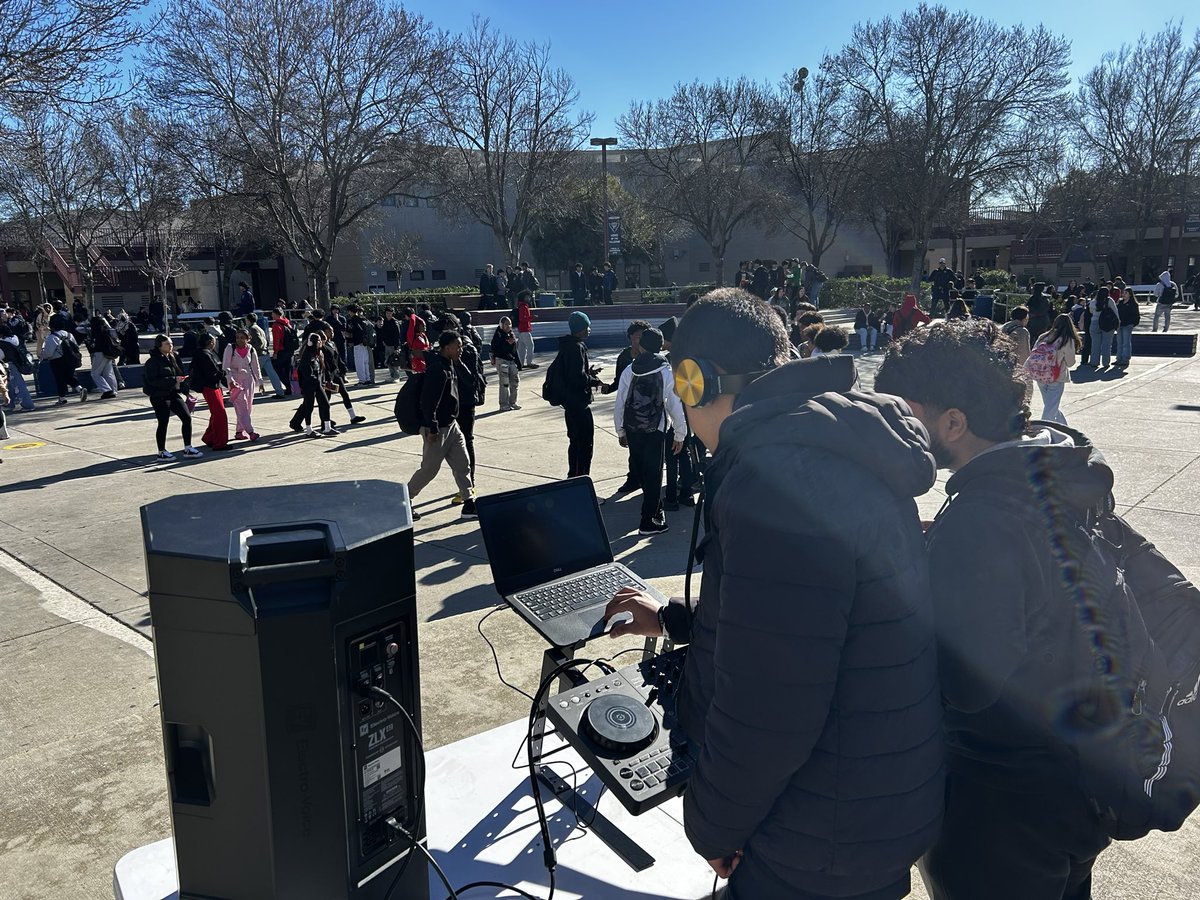 SMCAmaro's tweet photo. Want to take a fun elective for college credit?  How about Freedom’s DJ Fundamentals!  Go Falcons!!! https://t.co/IAn16cqJw6