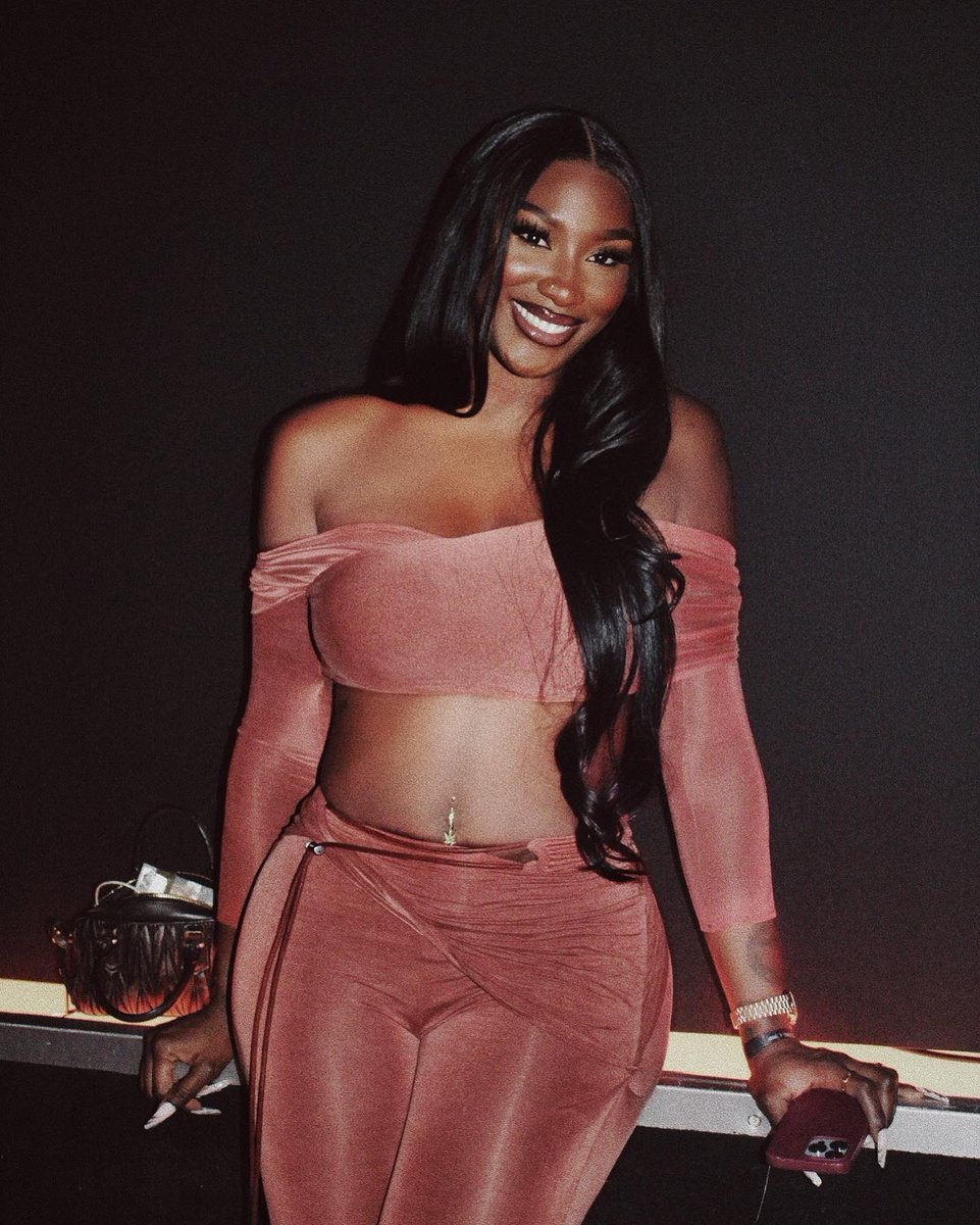 Ayapopbase's tweet image. Aya Nakamura and Jennie, absolutely glowing with Simon Porte Jacquemus at the Boiler Room party after the Jacquemus show.