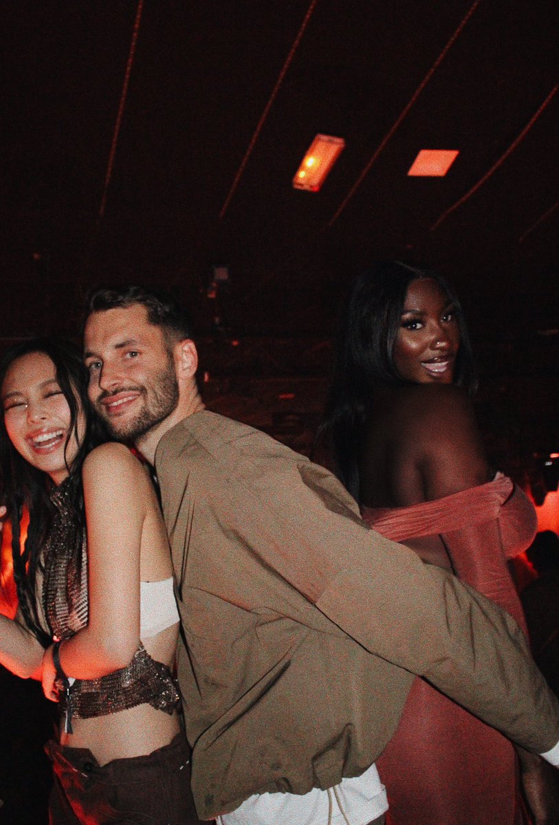 Ayapopbase's tweet image. Aya Nakamura and Jennie, absolutely glowing with Simon Porte Jacquemus at the Boiler Room party after the Jacquemus show.
