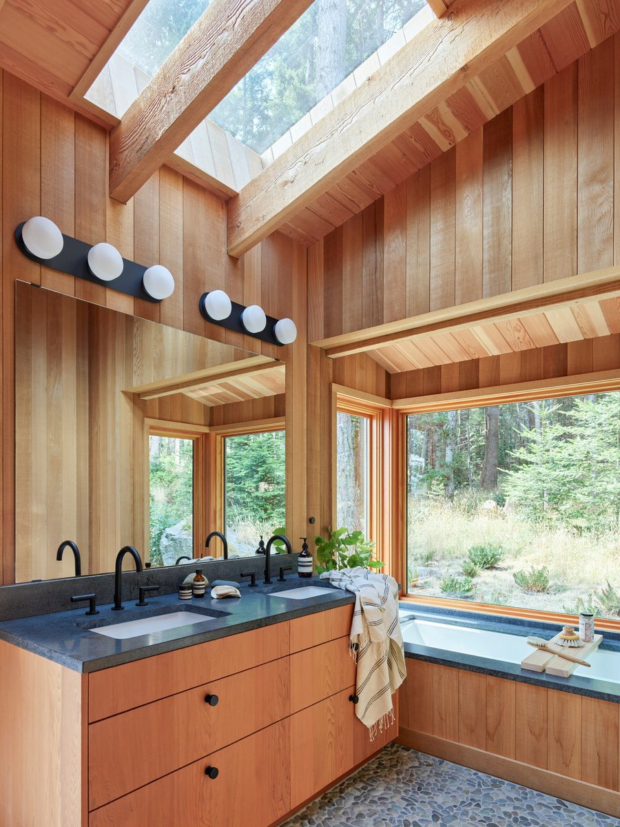 Let your walls bring in the right kind of light, in the right places.
#glasscompany #customglass
Photo Credit: Andrew Latreille