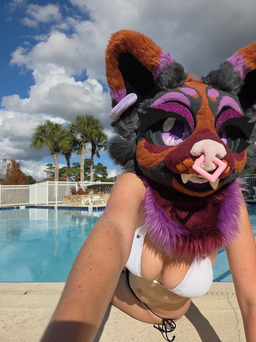 Akiinai's tweet photo. Pulling you into da pool :3 https://t.co/JRafkH30qF