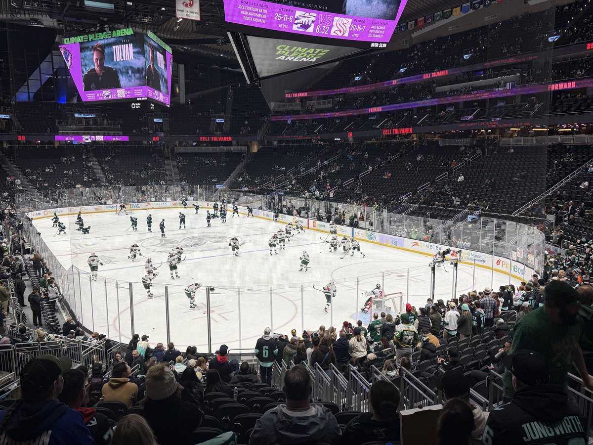 steversteverr's tweet photo. I went to see Gay Hockey, the thing that is all the rage on Twitter, last night https://t.co/HY3ZMW3JHF