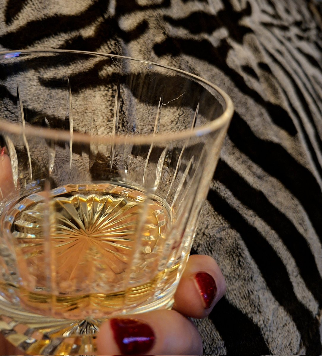BloodyPolitics's tweet image. Decision made.  Glenmorangie 10 it is. Slainte! #drams