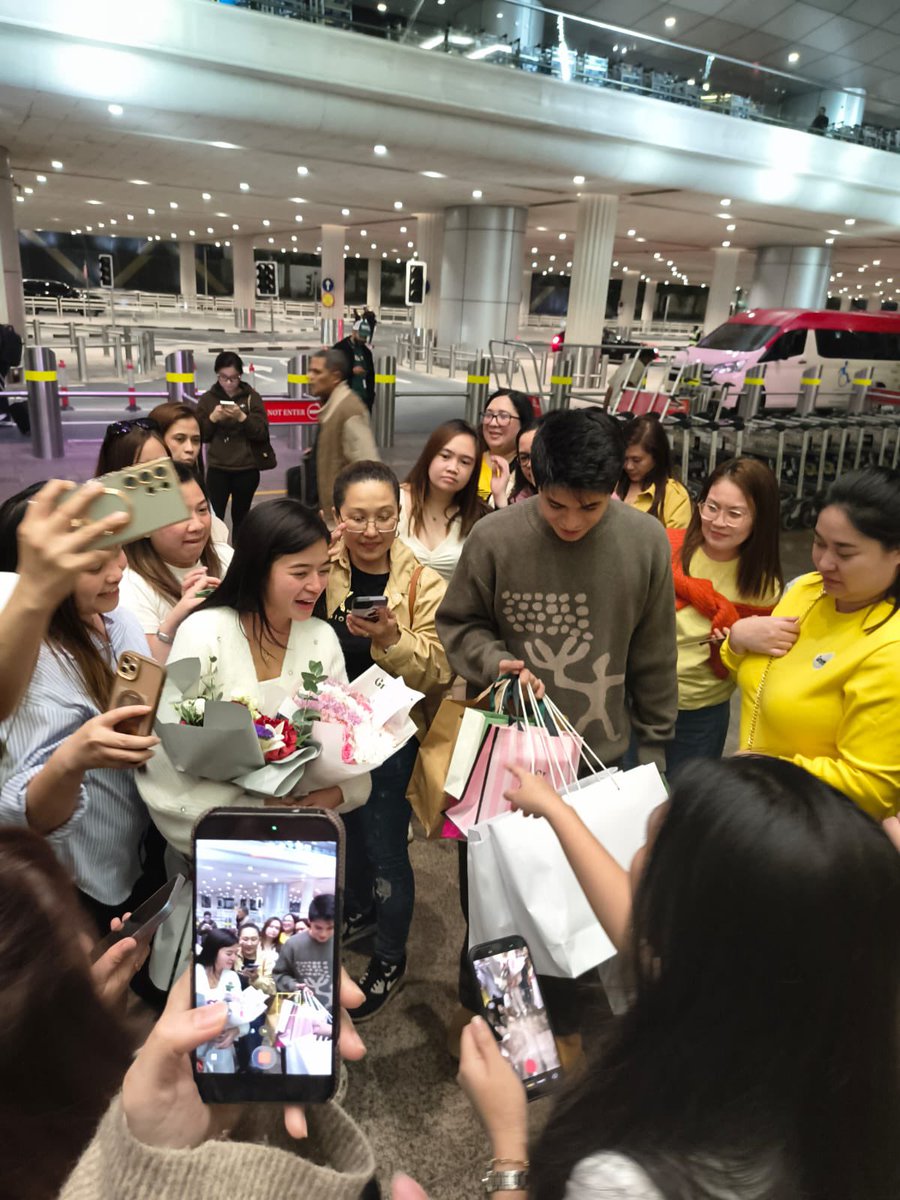 sam_yudevera's tweet photo. Please… they look so genuinely happy.

DUSTIN HABIBIsita SA UAE
UAE WELCOMES BDV https://t.co/uPYCvVs3ms