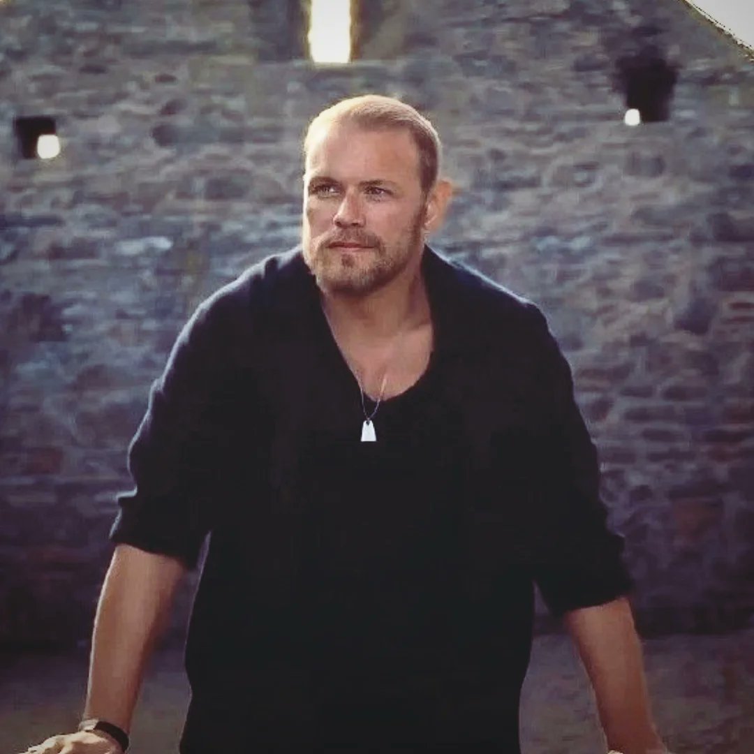 Good evening all you lovely Ladies 
Enjoy your Friday and have a good start into your weekend 😘😘