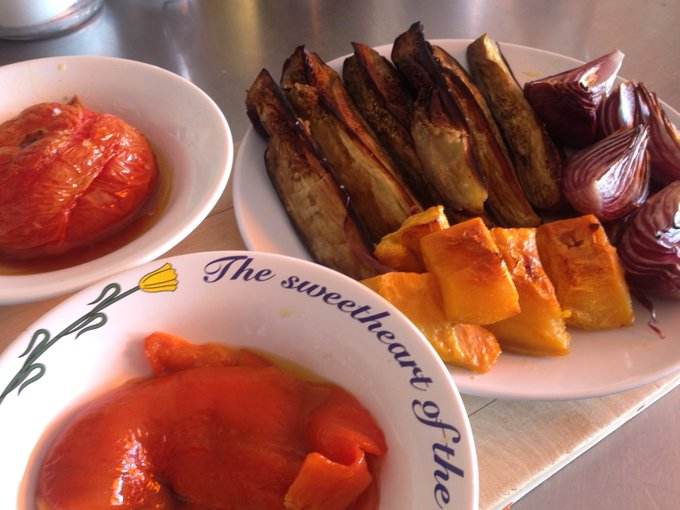atasteofspain's tweet image. Roasted seasonal vegetables &amp;amp; Olive oil - "escalivada" - a delicious Mediterranean dish! fab combined with anchovies, tuna... atasteofspain.com/activities/pri… 
#cooking #classes #food #travel #Spain