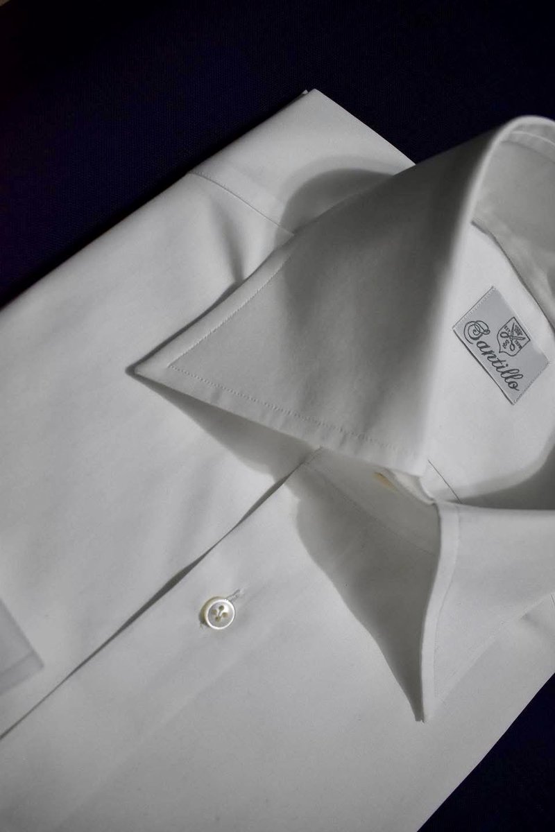 Fervente eleganza senza tempo 
☕️🇮🇹🗞

“For your espresso only”

#aplomb #whiteshirts #santillo1970 #madeintaly