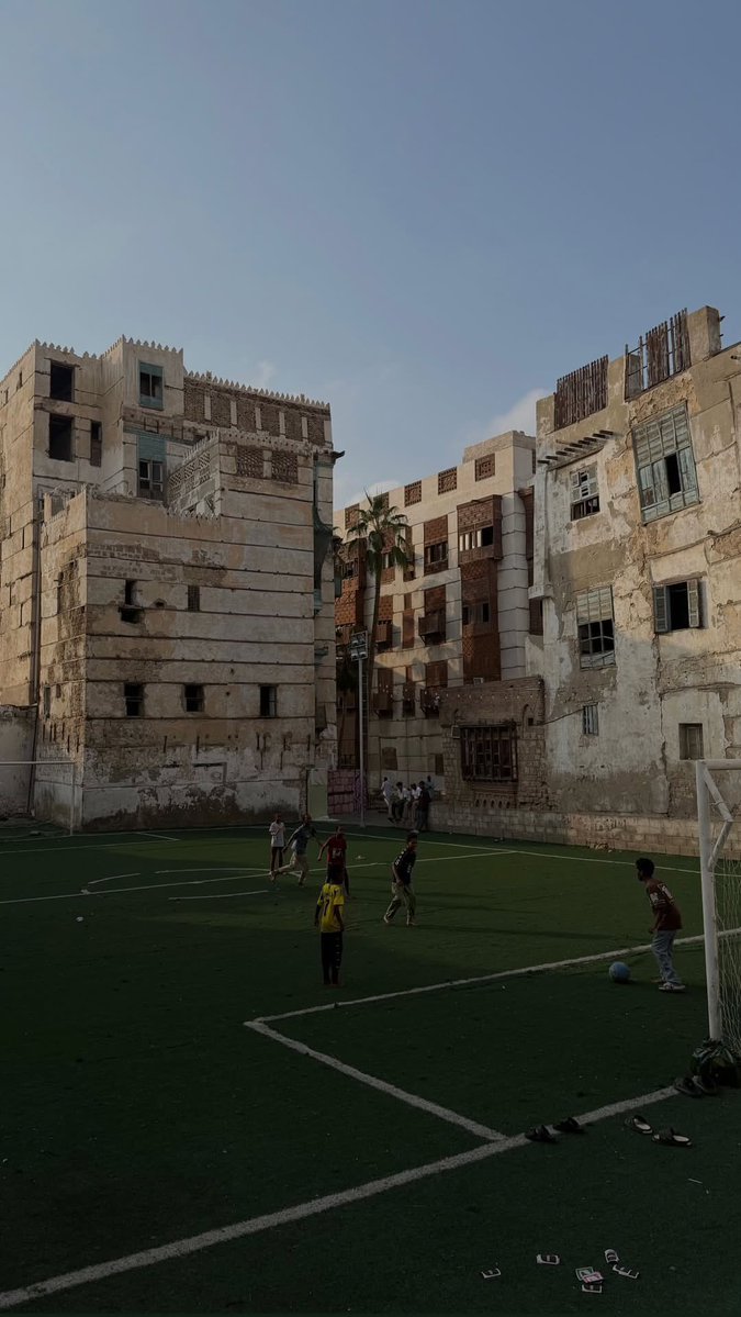 bt3's tweet image. بـيرنال لاعب برشلونة ينشر هذه الصورة في جدة ♥️🇸🇦