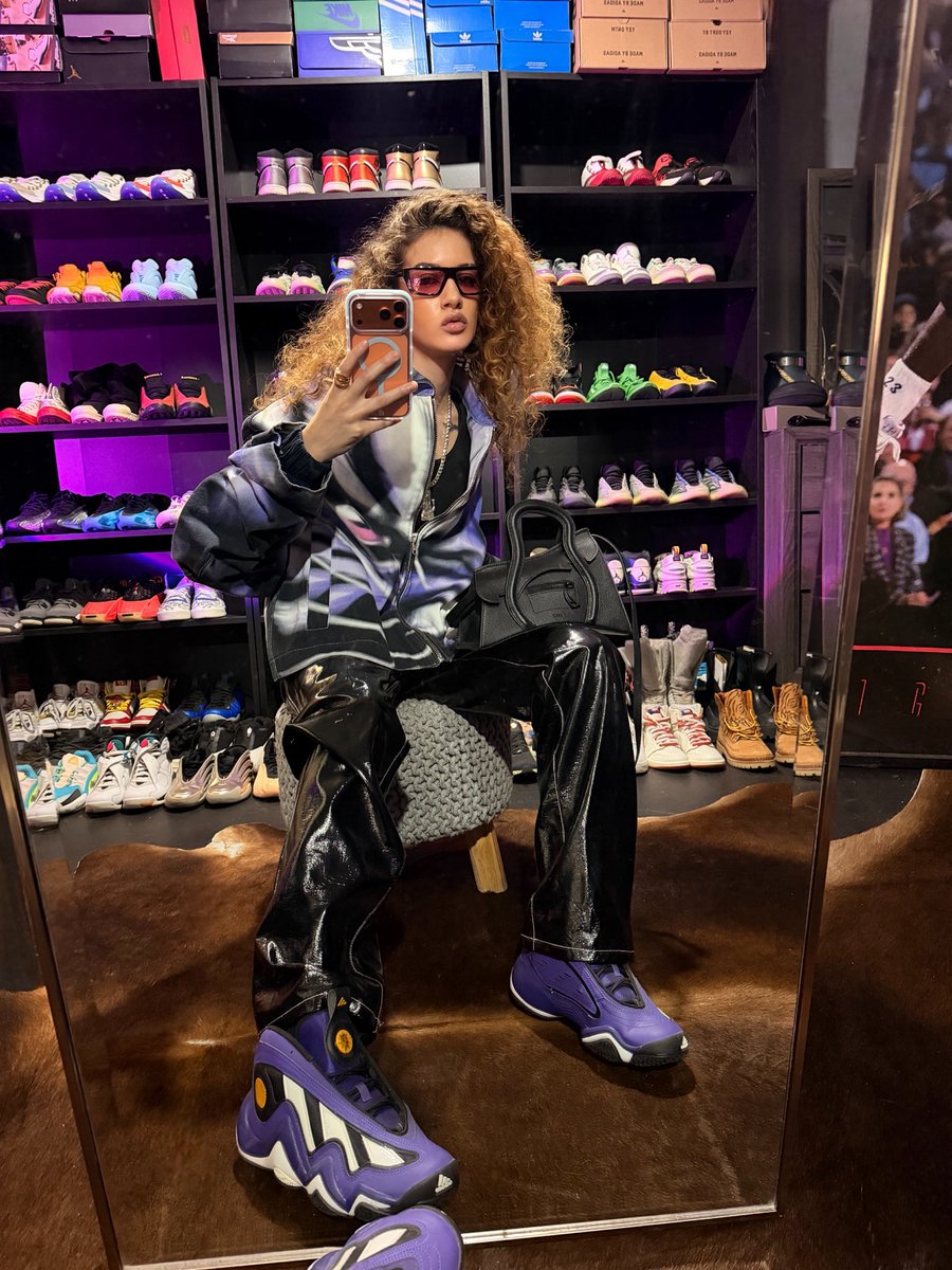BeijaMVelez's tweet photo. 2026, wear your sneakers • Part 5 🤍 https://t.co/jjOSTEldTe
