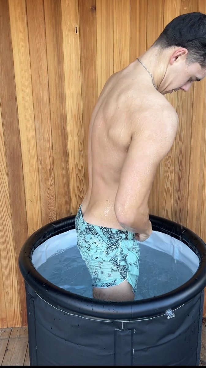 Call6910's tweet image. Charlie may butt crack 🤤🤤🍑🍑