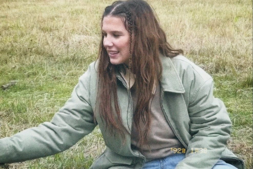 StrangerNews11's tweet photo. Mike and Eleven in Iceland in 1992. https://t.co/I3cyzmtyhk