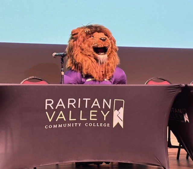 AffinityFCU's tweet image. Yesterday, our team attended RVCC’s ROARS orientation, where Heather Hurilla joined a panel to share #AffinityFCU’s mission and partnership with local community colleges.

#PeopleHelpingPeople #CommunityPartnerships
