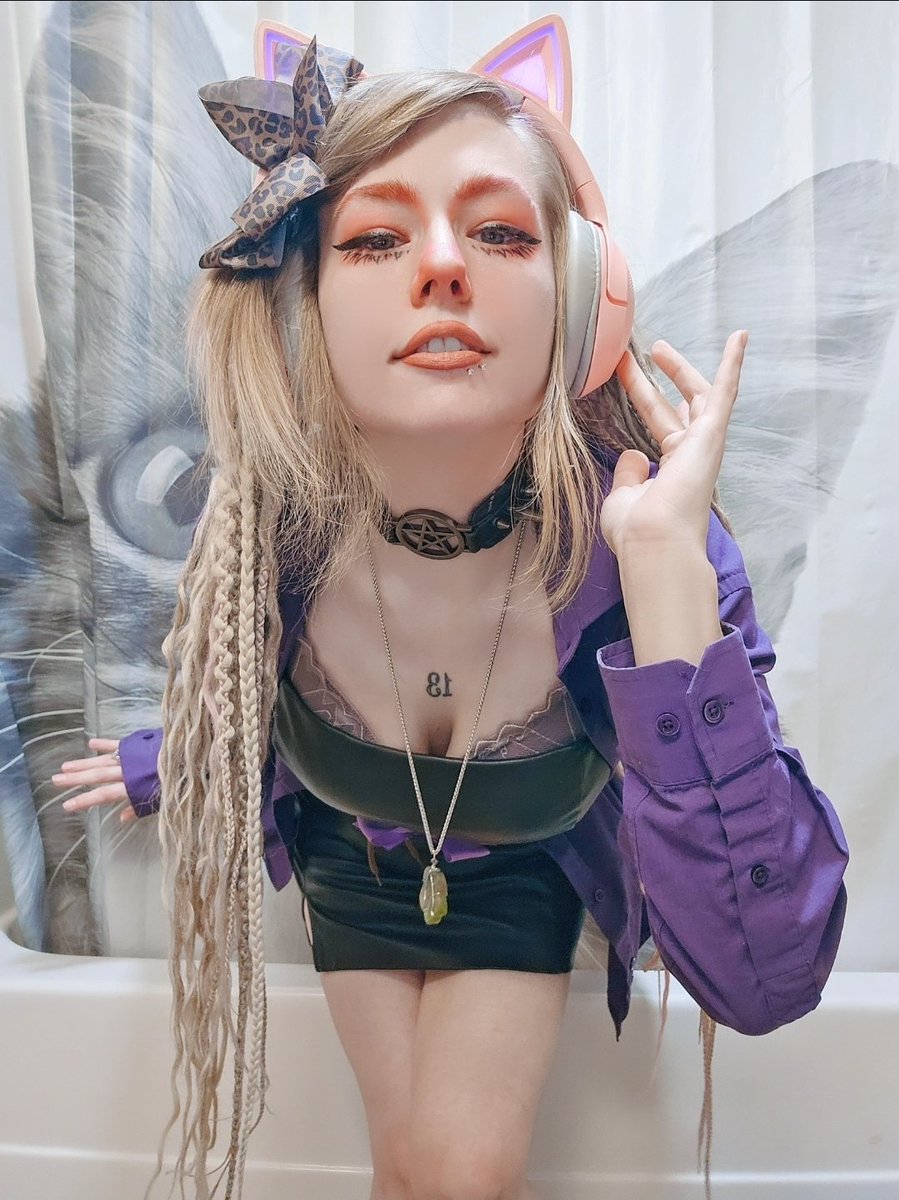 Sy_GameOn's tweet photo. Thank you for the amazing day yesterday, my Seamen.. I love you all so much. This is going to be our best year yet, come be a part of it in The Cove!
😘💜😍
#community #gamergirl #motivation #fridayfeels #twitchstreamer https://t.co/srWc9dZlyL