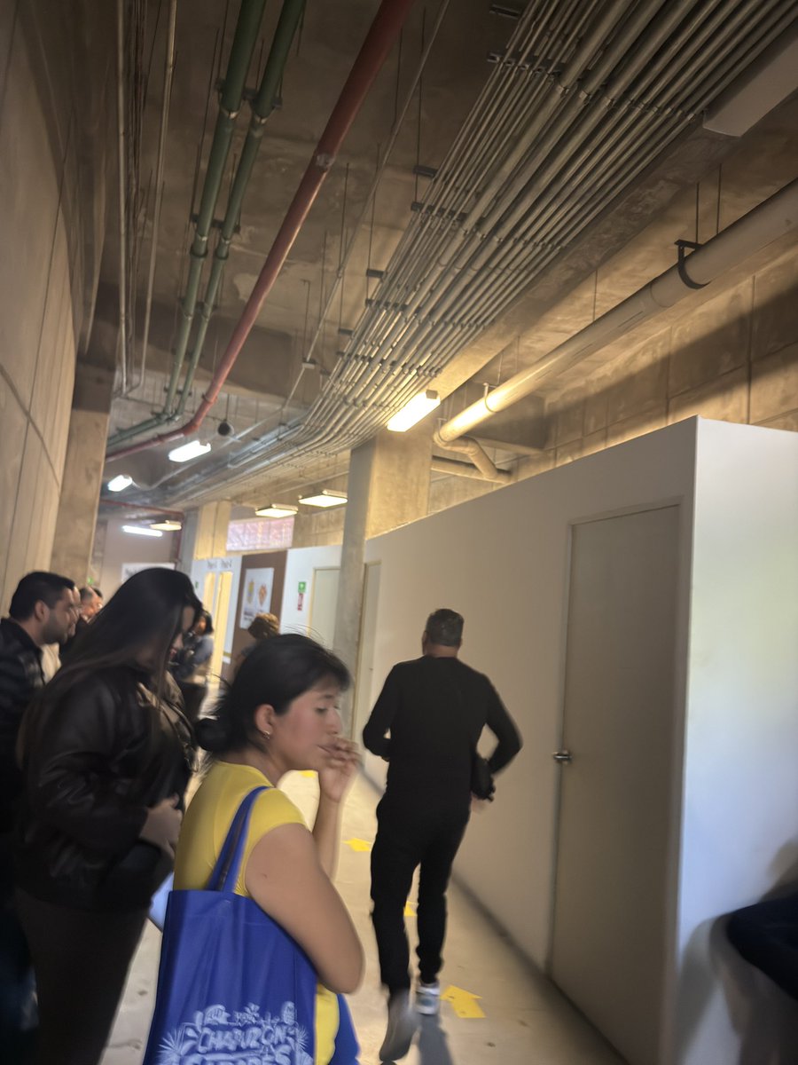 LUrgencio's tweet photo. @SP_Veracruz  hey que onda con tu sistema? Trámite de licencia en el VELODROMO detenido por falla de sistema… https://t.co/F8WUVrVtqZ