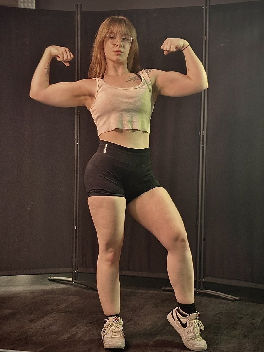 Sidoneee ✨muscle mommy✨ tweet media