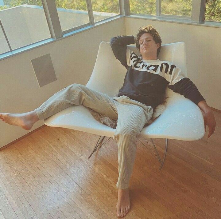 Charlie Puth feet 💖