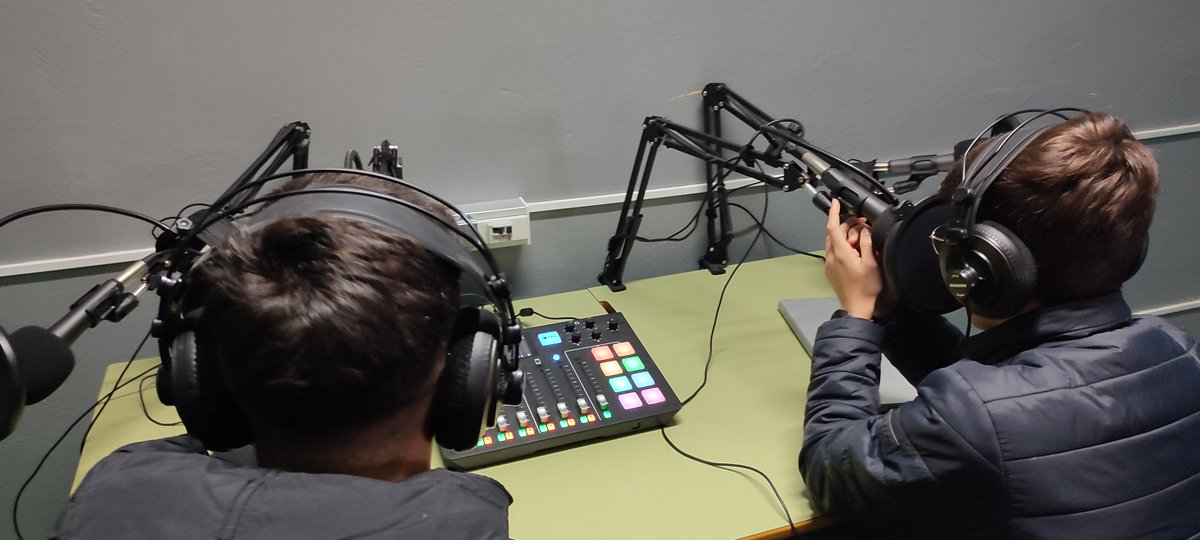 radio_pua's tweet photo. ¡Vuelve Ciencia en la onda! Comenzamos con un programa de divulgación científica. En esta ocasión Paola, Javier y Alejandro nos comenta la importancia de la Biología y Geología en nuestras vidas. ¡No te lo pierdas!  #iesciudaddelascabezas

https://t.co/uDsqKI53Vk https://t.co/Bat9srCsH3