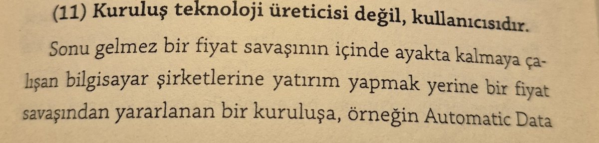 jontraderlar's tweet photo. 📘 Gün 50 – Borsada Tek Başına
#PiyasaParagrafları

Gerçek değer çoğu zaman teknolojiyi üreten tarafta değil, onu en verimli şekilde kullanan tarafta ortaya çıkar. Maliyetleri birkaç puan düşürmek bile kârı katlayabilir. Çünkü küçük operasyonel iyileştirmeler işin tamamına yayılır. Fiyat savaşlarının ortasında ayakta kalmaya çalışan şirketler yerine, bu savaşlardan fayda sağlayanlar uzun vadede daha güçlüdür. Önemli olan hikâye değil, işin matematiğinin sessizce nasıl çalıştığıdır.

#borsa #finans #yatırım
