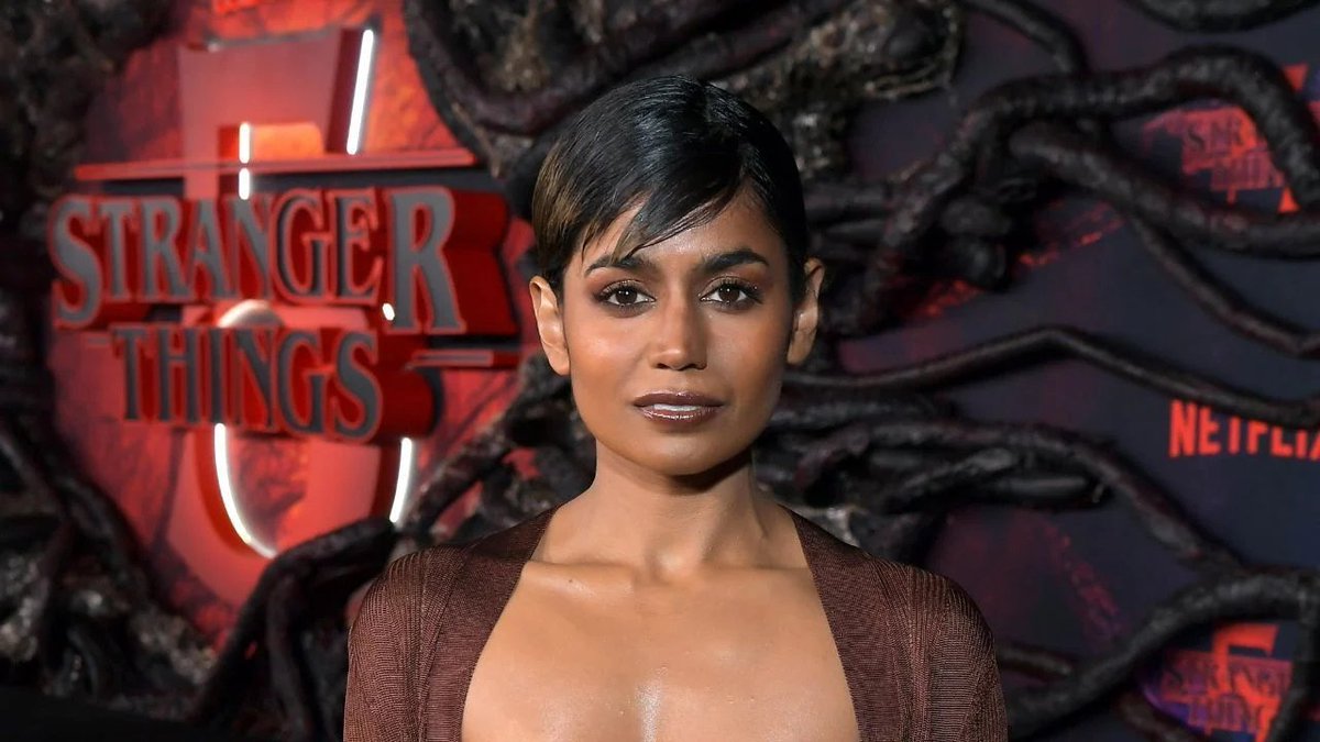 xmissswalker's tweet image. "Eu acredito! E acredito que isso também representa uma mudança pra minha personagem, creio que conseguimos ver o momento onde isso acontece, quando Hopper fala com Eleven. É a primeira vez que Kali conhece amor incondicional, e ela acredita nesse amor e confia nele. Ela sabe que…