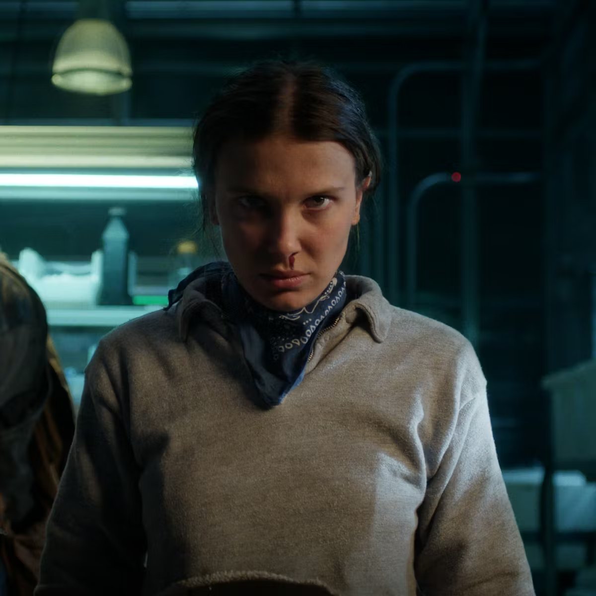 xmissswalker's tweet image. "Eu acredito! E acredito que isso também representa uma mudança pra minha personagem, creio que conseguimos ver o momento onde isso acontece, quando Hopper fala com Eleven. É a primeira vez que Kali conhece amor incondicional, e ela acredita nesse amor e confia nele. Ela sabe que…