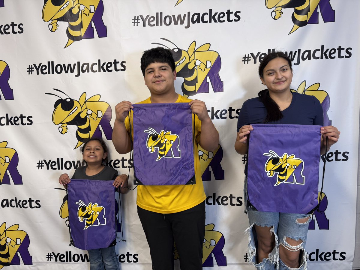 RungeISD's tweet image. Congratulations to our Students of the Week!  #GrowingGreatness

Elementary:  Aribella Moreno 

Junior High:  Joshua Naranjo

High School:  Ariana Moreno