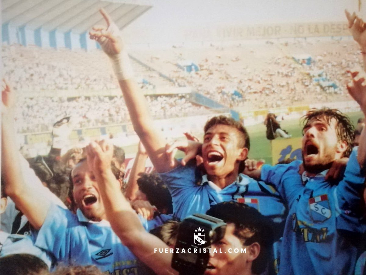 JotaLopezbotel1's tweet image. Su ídolo les dio la vuelta en la cara y les canto el "llora llora cagon" cuando se iban por los 16 años sin campeonar.