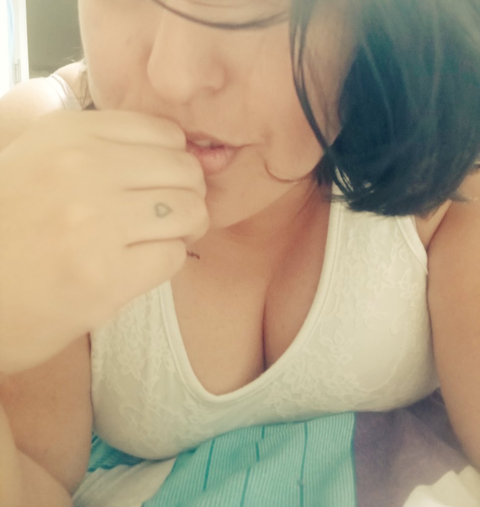 VirginFans's tweet image. Bellos y bellos #besodeverano #summer #tattoo #heart ❤️ #smile #kiss #mouthplay #boobs #ViernesDeSeducción #FridayFeeling #FridayMotivation #viernesdetetas #onlyfansmodel 🤳🏻😁😜🔥🏖️🥰