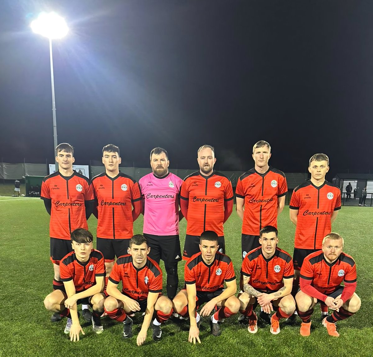_TGaff's tweet image. Friday night footbal under the lights in Killeshin . @Natsport Premier Division.   @KilleshinFC v @New_Oak_Boys  The very best of luck men 💪💚🤍💚 #PAUPISH @CarlowSoccer
@Carpentersbar #SUNARC