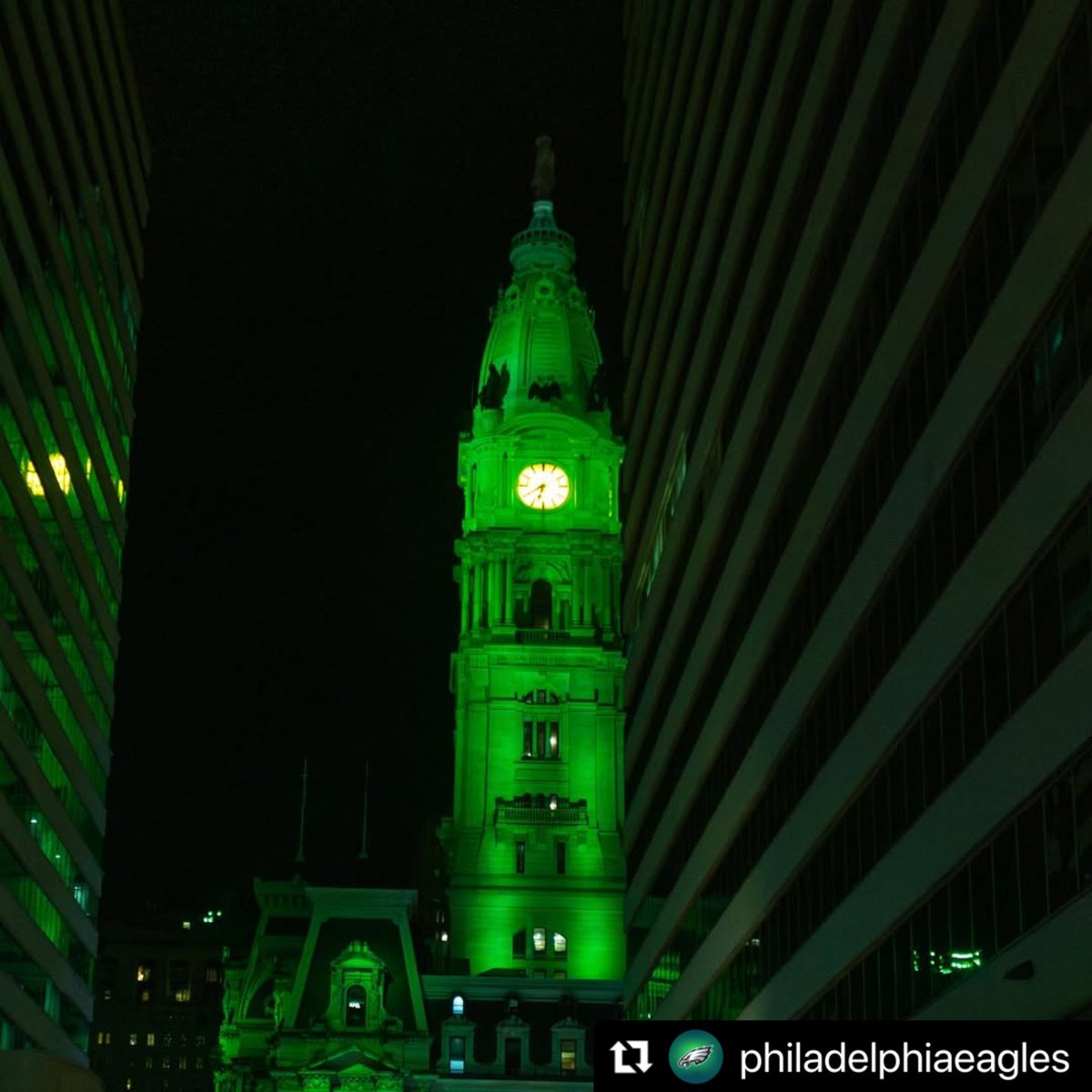 PhiladelphiaGov's tweet image. Got that green on all weekend. 🦅

#Repost @Eagles 
The Emerald City 🟢