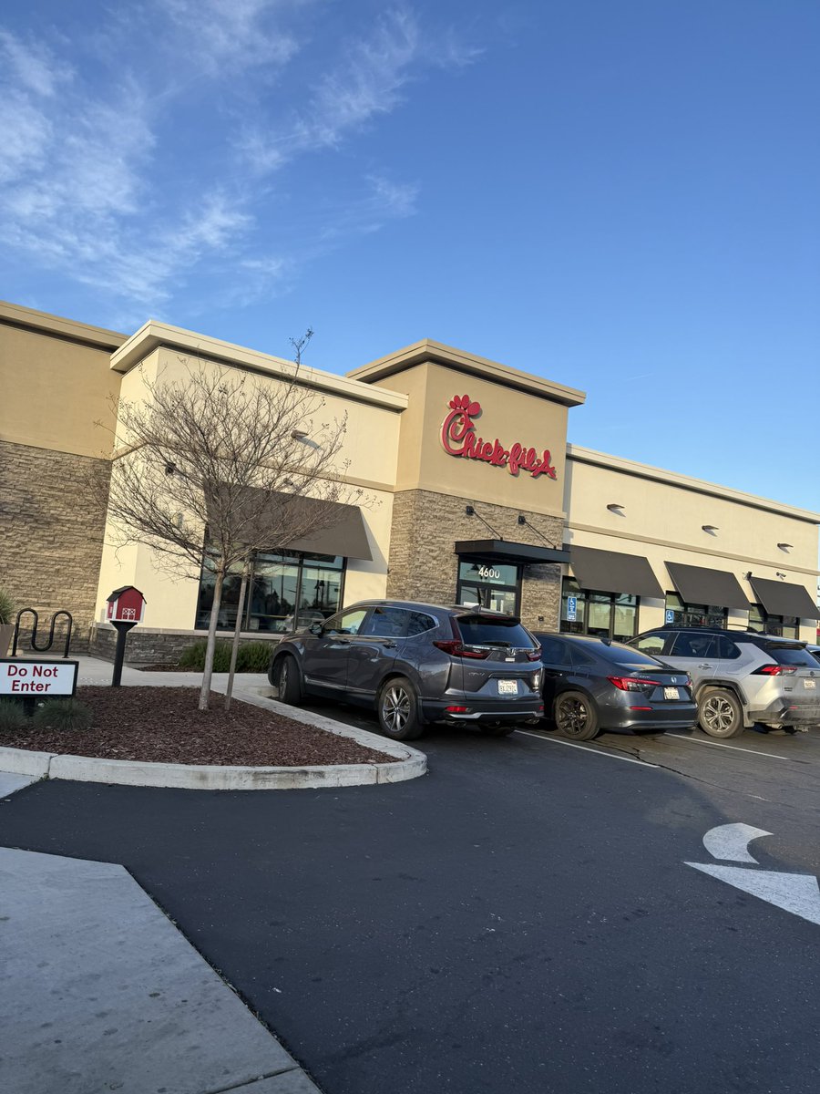 rob40cal's tweet image. Couldn’t make it to Atlanta. Still trying to do our part 

#Hoosiers
@CFAPeachBowl