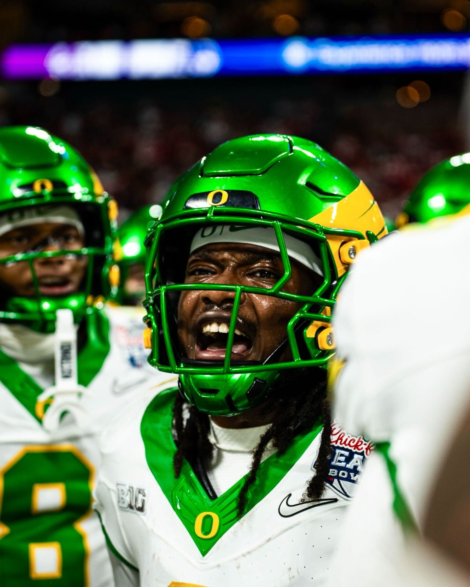 oregonfootball's tweet image. Leave it all on the field.

Ducks vs. Hoosiers in the @CFBPlayoff Semifinal is underway on ESPN.

#GoDucks x @CFAPeachBowl
