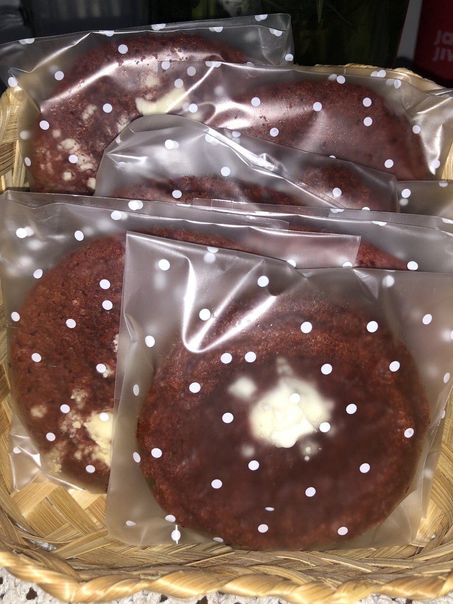 angqy's tweet image. help retweet? thank you so much!

halo, aku izin jualan soft cookies dengan 3 pilihan rasa, ada OG Cookies, Redvelvet Cookies, dan Matcha Cookies. Semua rasa diharga 9.000 aja yaa!

Yuk dibeli karena aku lagi BU untuk membantu ekonomi keluarga ku dan untuk perkuliahan

#zonauang