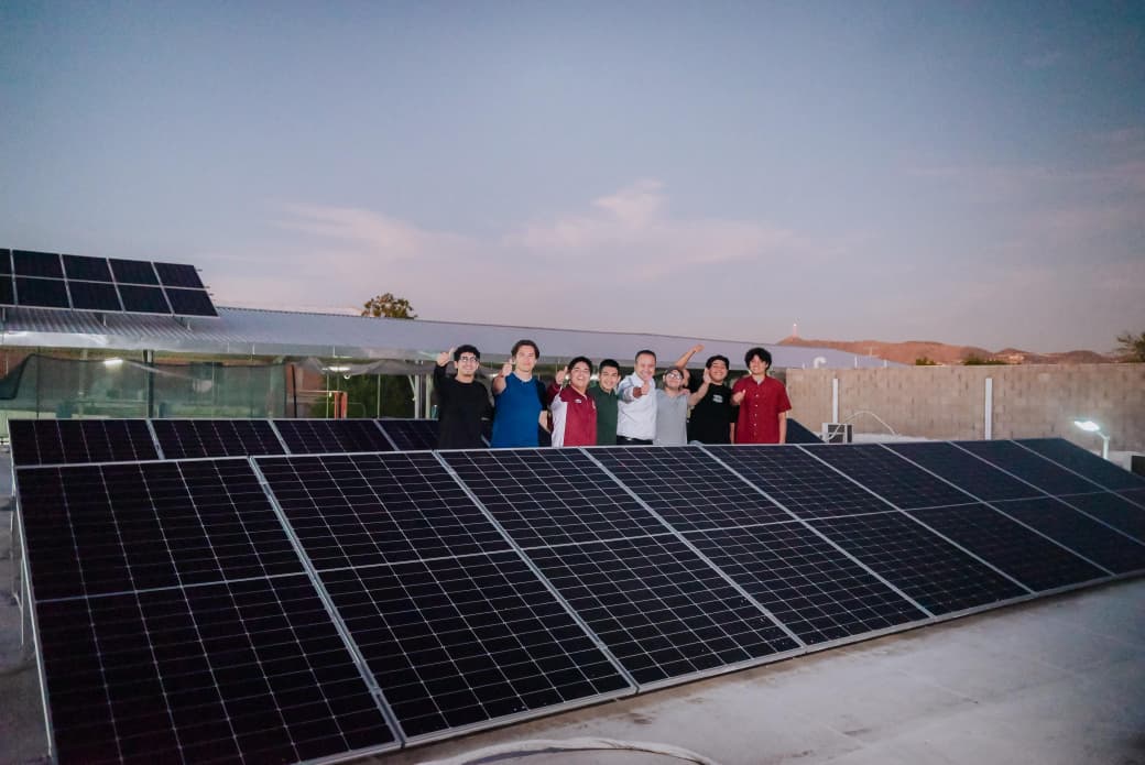 Suman Toño Astiazarán a Casa del Estudiante Cananense al programa Peso Solar

 elzancudo.com.mx/vernoticias.ph…