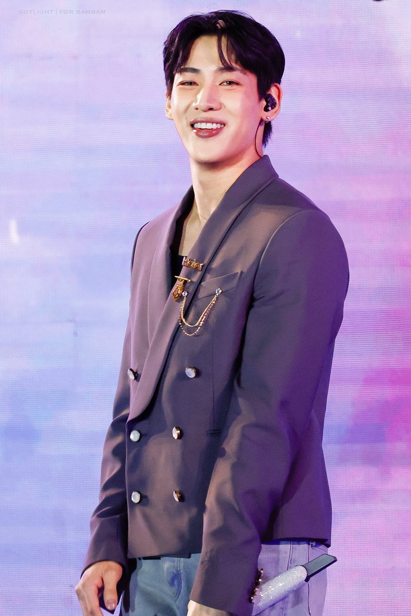 BamBamBooster's tweet image. อรุณสวัสดิ์เช้าวันเสาร์ทุกคนค่ะ ทักทายทุกคนยามเช้านะคะ เช้านี้อากาศหลายพื้นที่ค่อนข้างเย็นอย่าลืมดูแลสุขภาพหาของอร่อย ๆ ทานกันด้วยน้า ใครตื่นแล้วชวนติดแท็กและเมนชั้นเพิ่มยอดสะสมประจำปี 2026 ให้แบมแบมกันค่ะ 🌤️☀️💜

#BamBam #뱀뱀 @BamBam1A 
@BAMBAMxBAMMIE