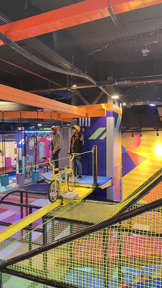 utiloves's tweet image. funspot with bestieeee 🫶🏻✨