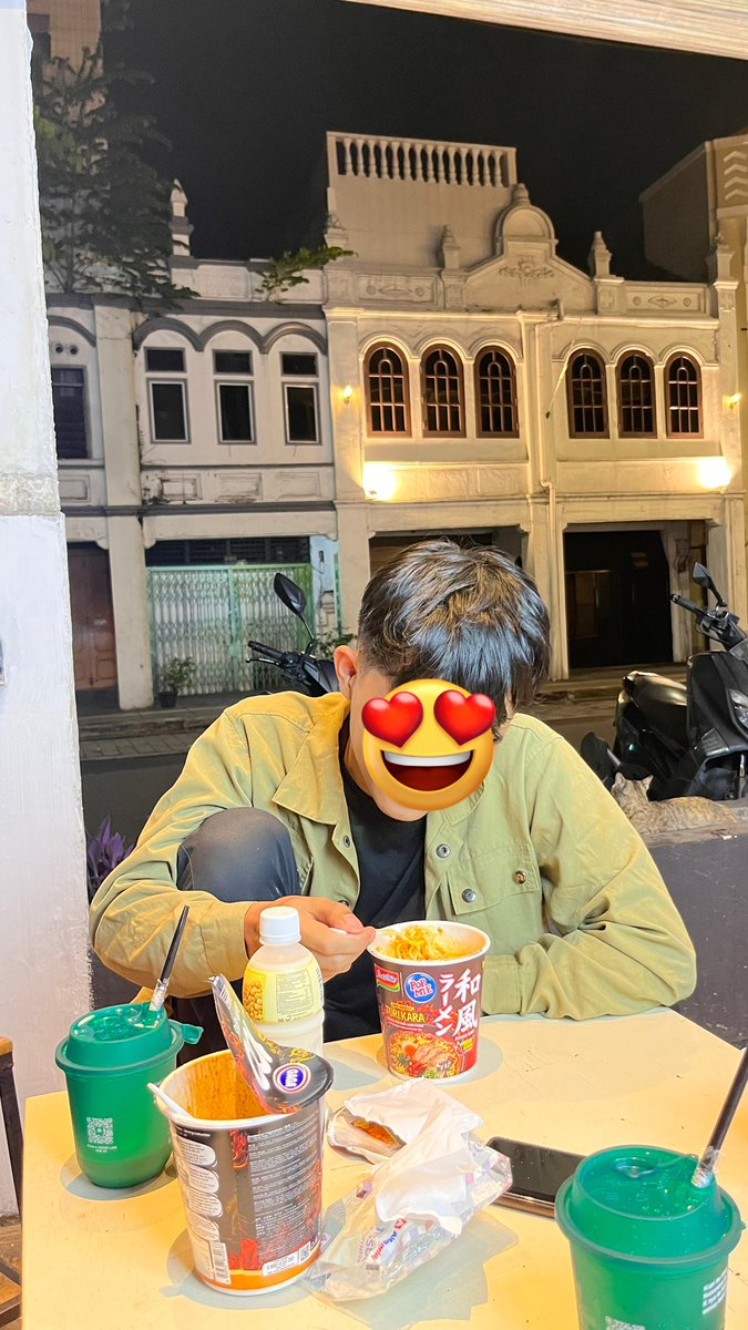 utiloves's tweet image. nanti libur lebaran kita main lagi yaa, jalan", nongki sampe subuh, main game ketawa" lagiii. love u guyss 🤍