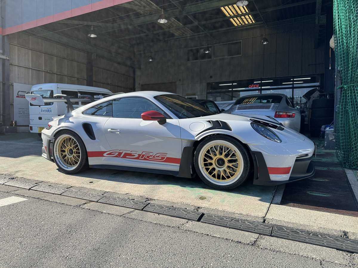 CREF_MotorSport's tweet image. オートサロンデビューのBBS RT88ホイール。

992GT3RS用は今年3〜4月に発売開始との事。

991GT3サイズなど、ラインナップも増えていくらしいです。

#bbs #rt88 #wheel #ホイール #オートサロン #porsche #992gt3rs #ポルシェ #発売 #cref #クレフ