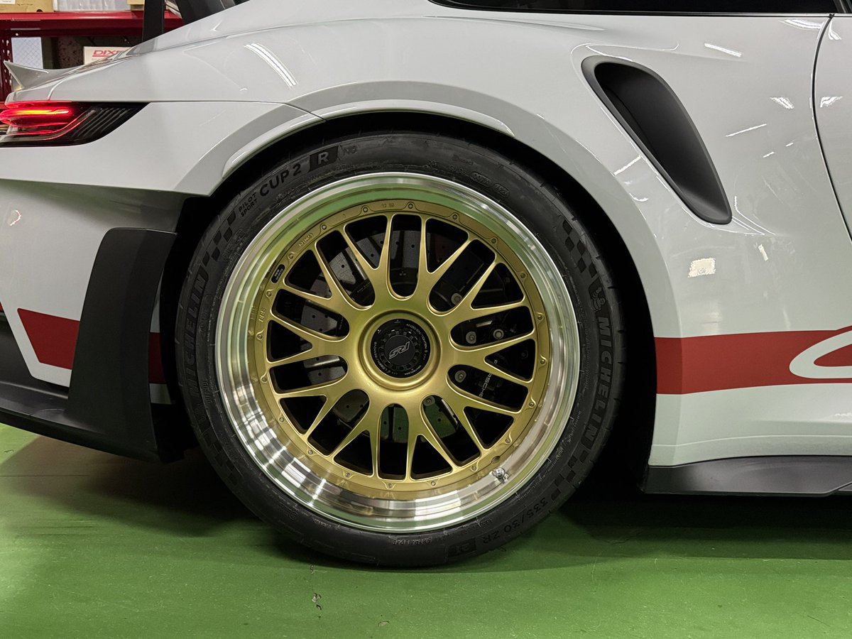 CREF_MotorSport's tweet image. オートサロンデビューのBBS RT88ホイール。

992GT3RS用は今年3〜4月に発売開始との事。

991GT3サイズなど、ラインナップも増えていくらしいです。

#bbs #rt88 #wheel #ホイール #オートサロン #porsche #992gt3rs #ポルシェ #発売 #cref #クレフ