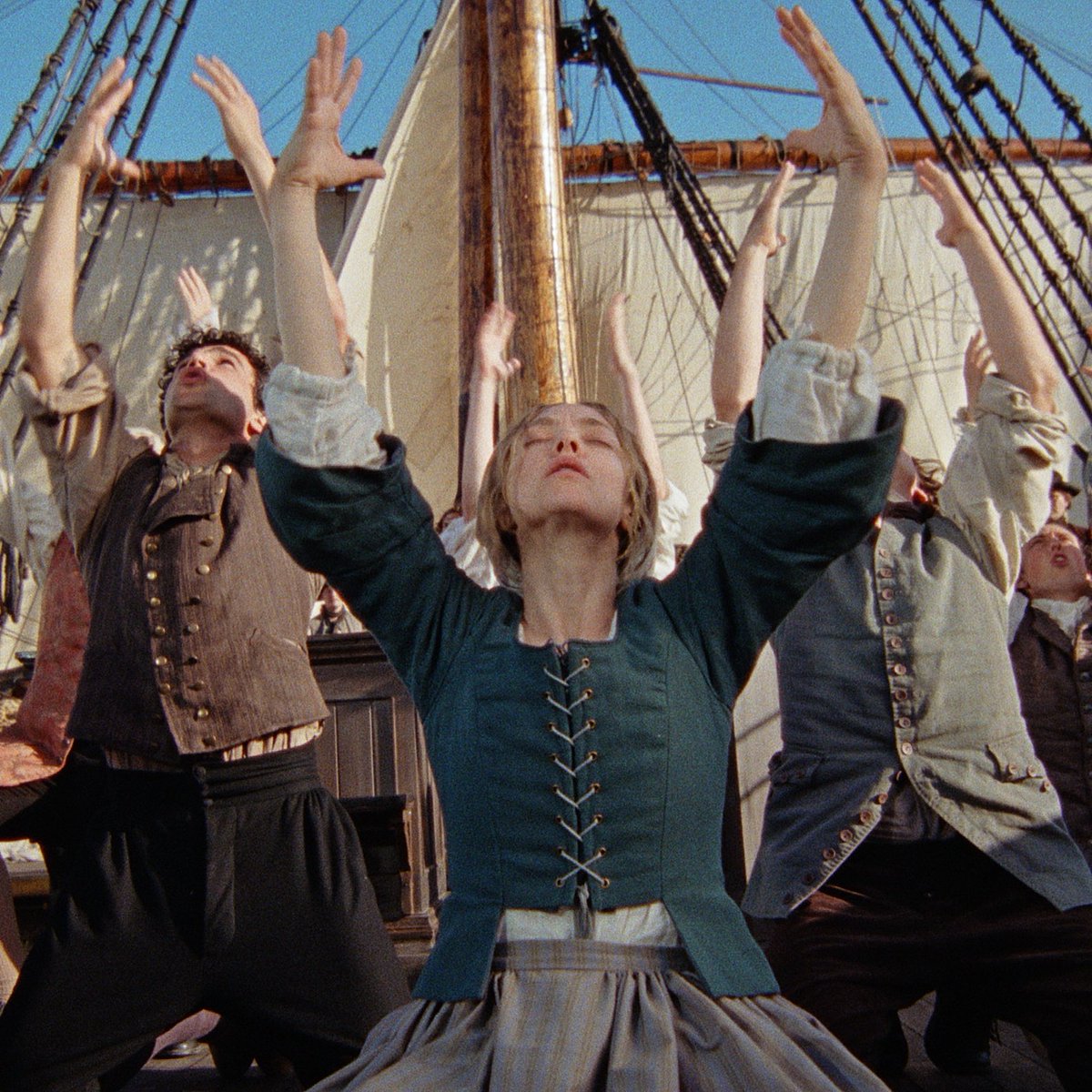 DiscussingFilm's tweet image. Amanda Seyfried tells us how she learned to dance like the Shakers for ‘THE TESTAMENT OF ANN LEE’

“Dancing for days on end can make you feel high, definitely take you to another level of communicating... but the movement also informed the sounds that were coming out of us.”