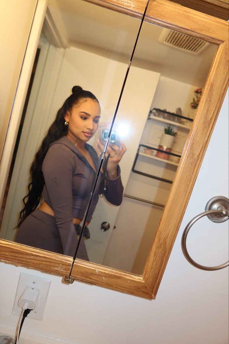 Kayla tweet media