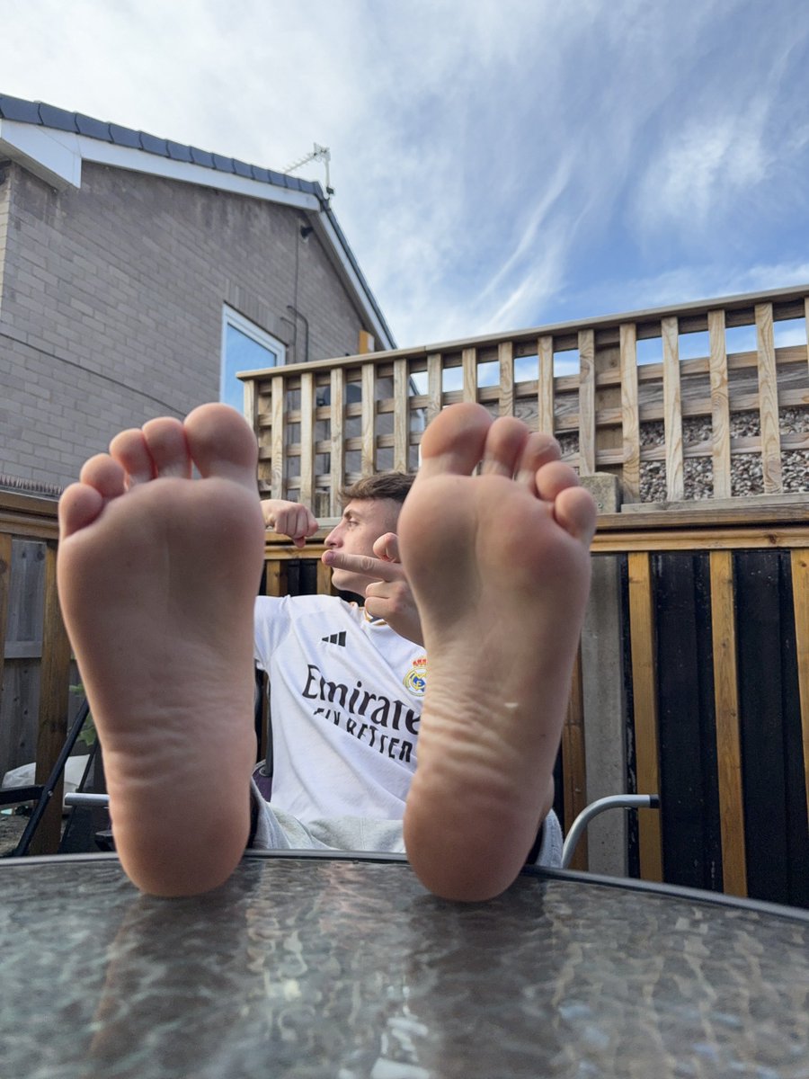 🔥 FINDOM RT GAME ALERT 🔥  
My boy <a href="/FetischC/">FetischChris</a>  will be paying for this  game 💸  Rules:  
💰 £1 per re post  
💰 £1 per  comment (MAX 1 comments )  
💰£1 per like 
Time limit 30 mins 
Drain him hard 😈😈
If you see this free task like the post😵‍💫
#findom #feetfetısh