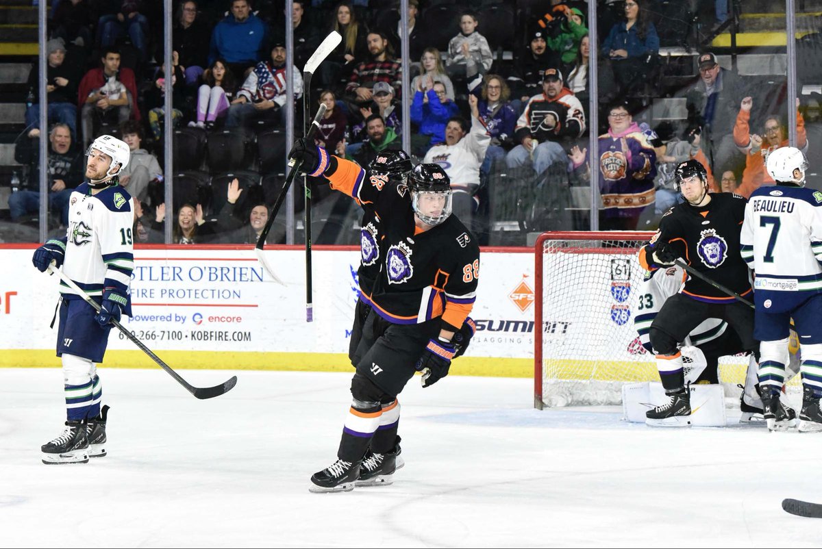 ReadingRoyals's tweet image. 🐟🥣MAGIC!

2️⃣nd starts now
REA 3 | MNE 1