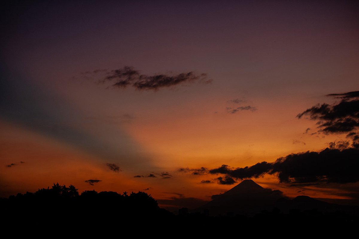 pinceladas de fuego.
09.01.26 • diegoalejandro