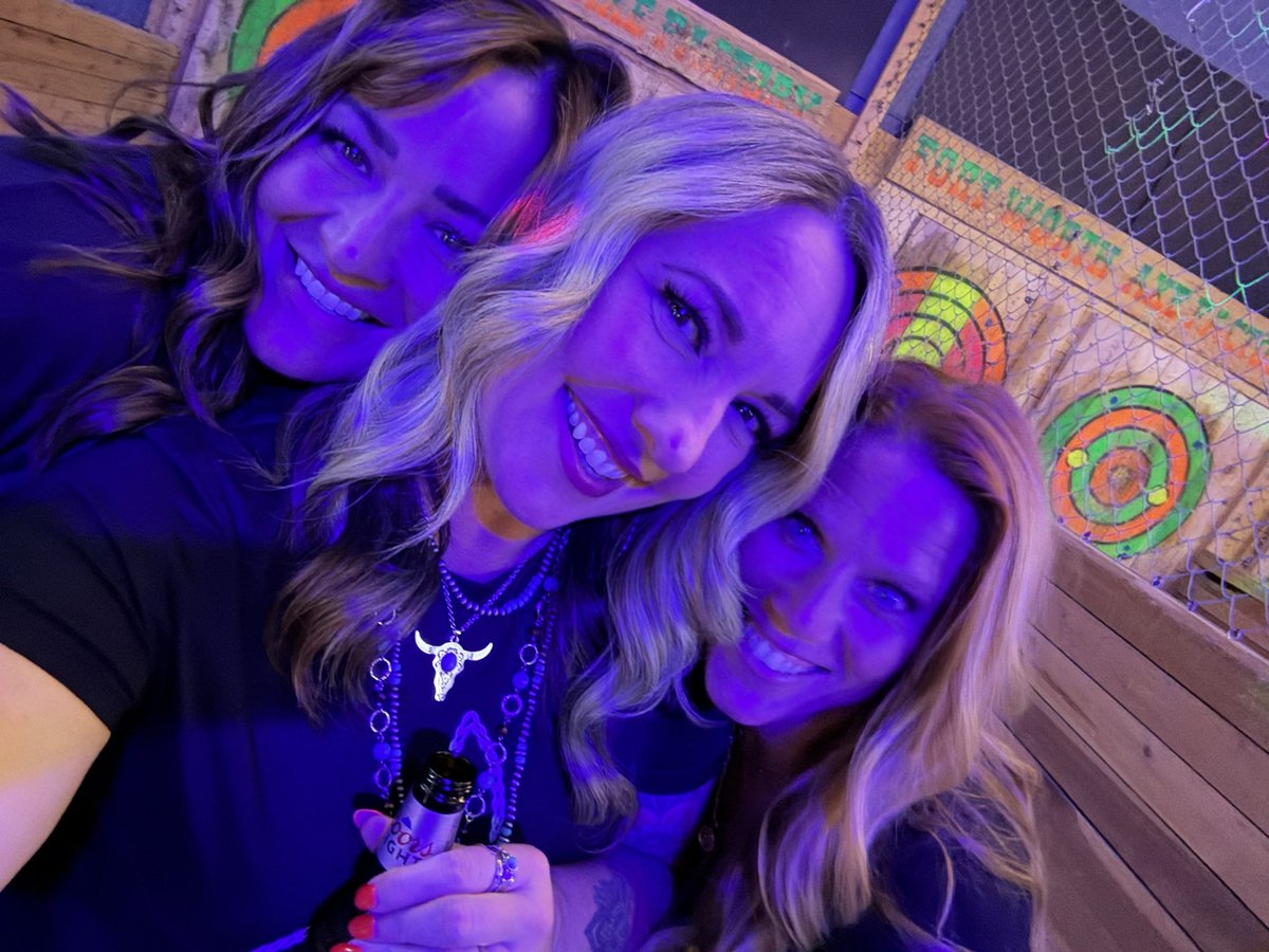 SBransonCole's tweet photo. Happy Birthday to my FAV work sidekick and dear friend!! You’re one of the good ones, Francie!! Love u BIG! https://t.co/mlNOUQ4e1i