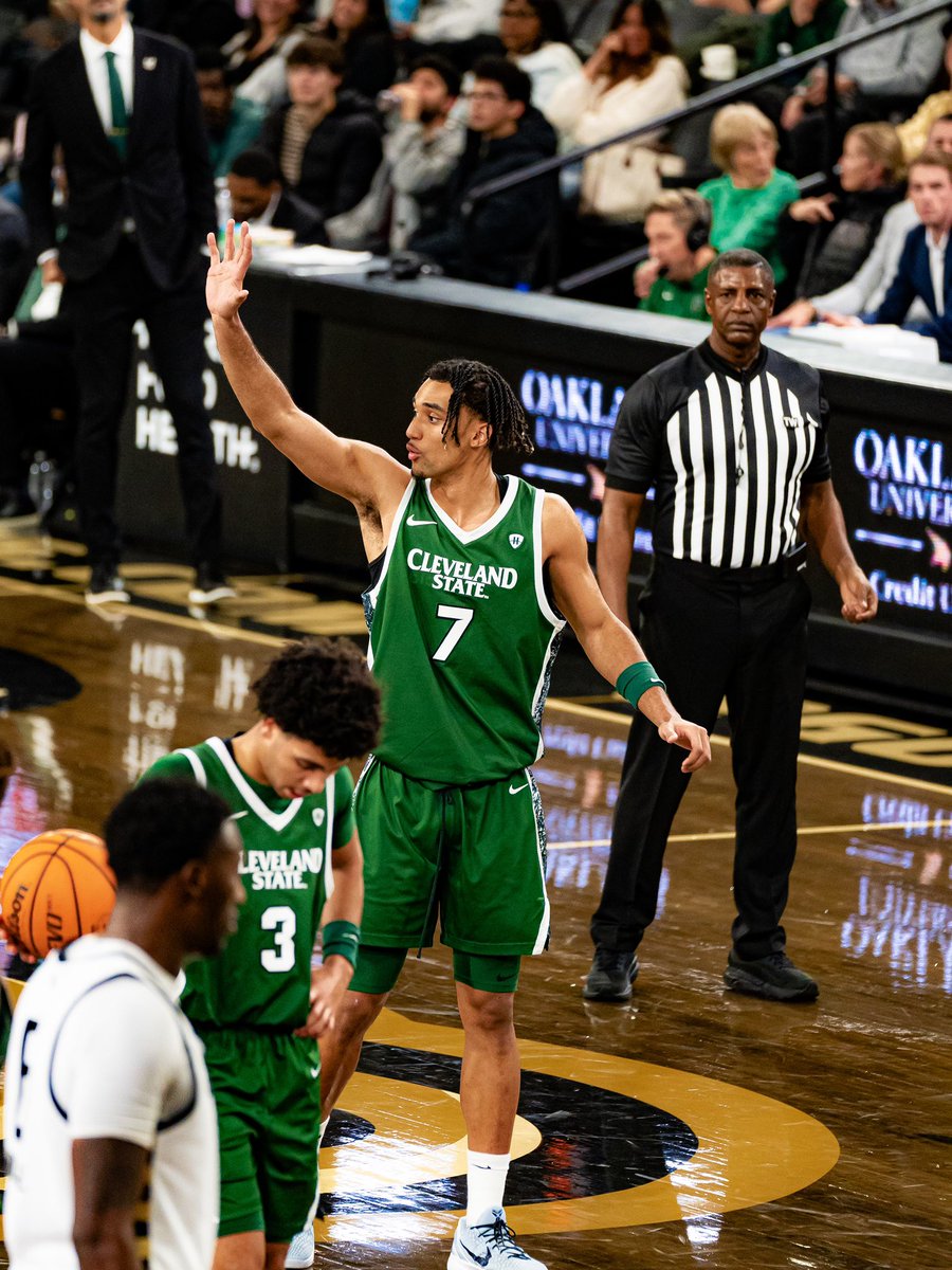 First half 📸

#GoVikes